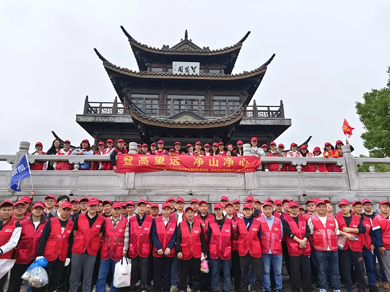 Menhow Volunteers Uphold Environmental Responsibility at Wulong Mountain Clean-Up April 12, Wulong Mountain